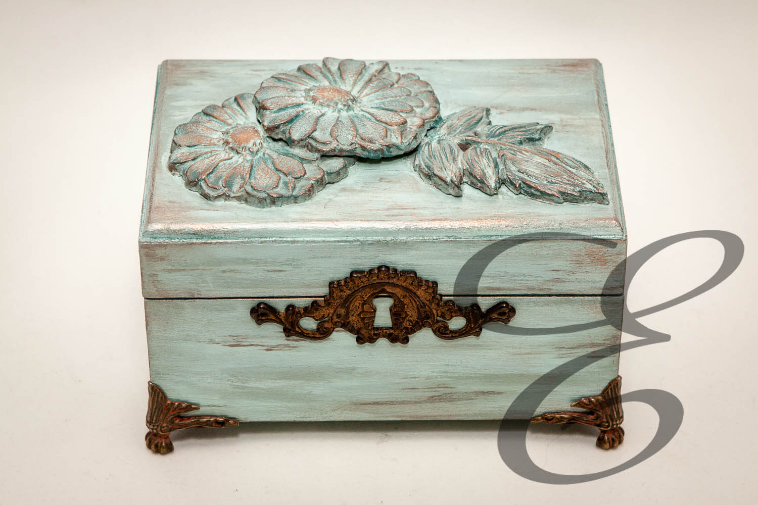 Kosmetiktücherbox Silberfarben mit Blumenmuster und Ornamenten – Handgefertigtes Unikat von E-Family Jestetten