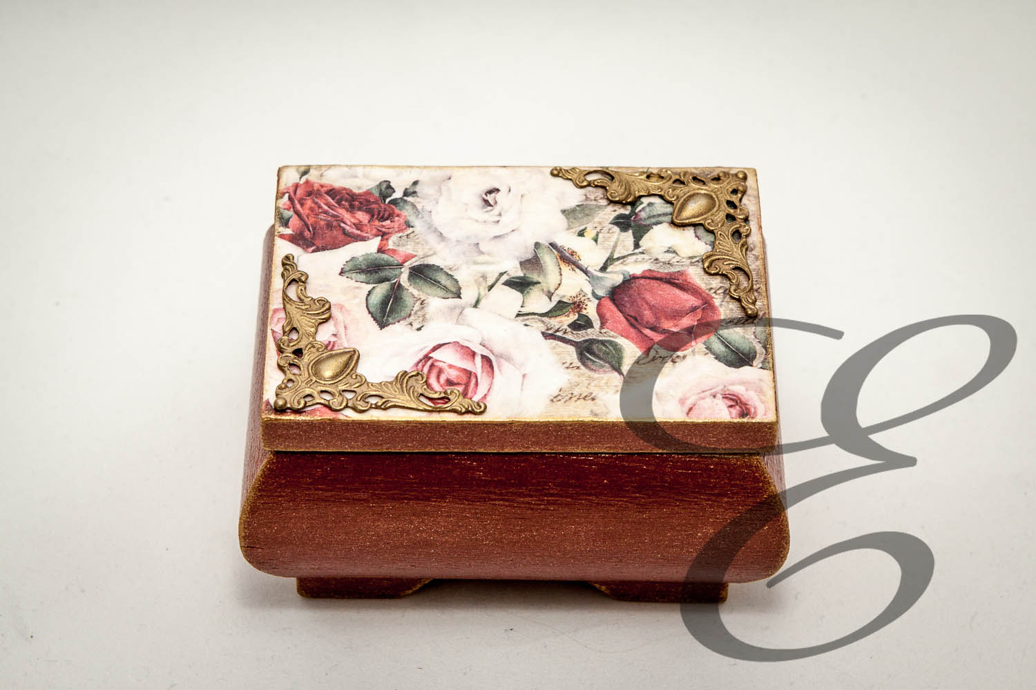 Schatulle Braun Beige in Buchform Shabby Chic mit Mädchenmotiv – Handgefertigtes Unikat von E-Family Jestetten