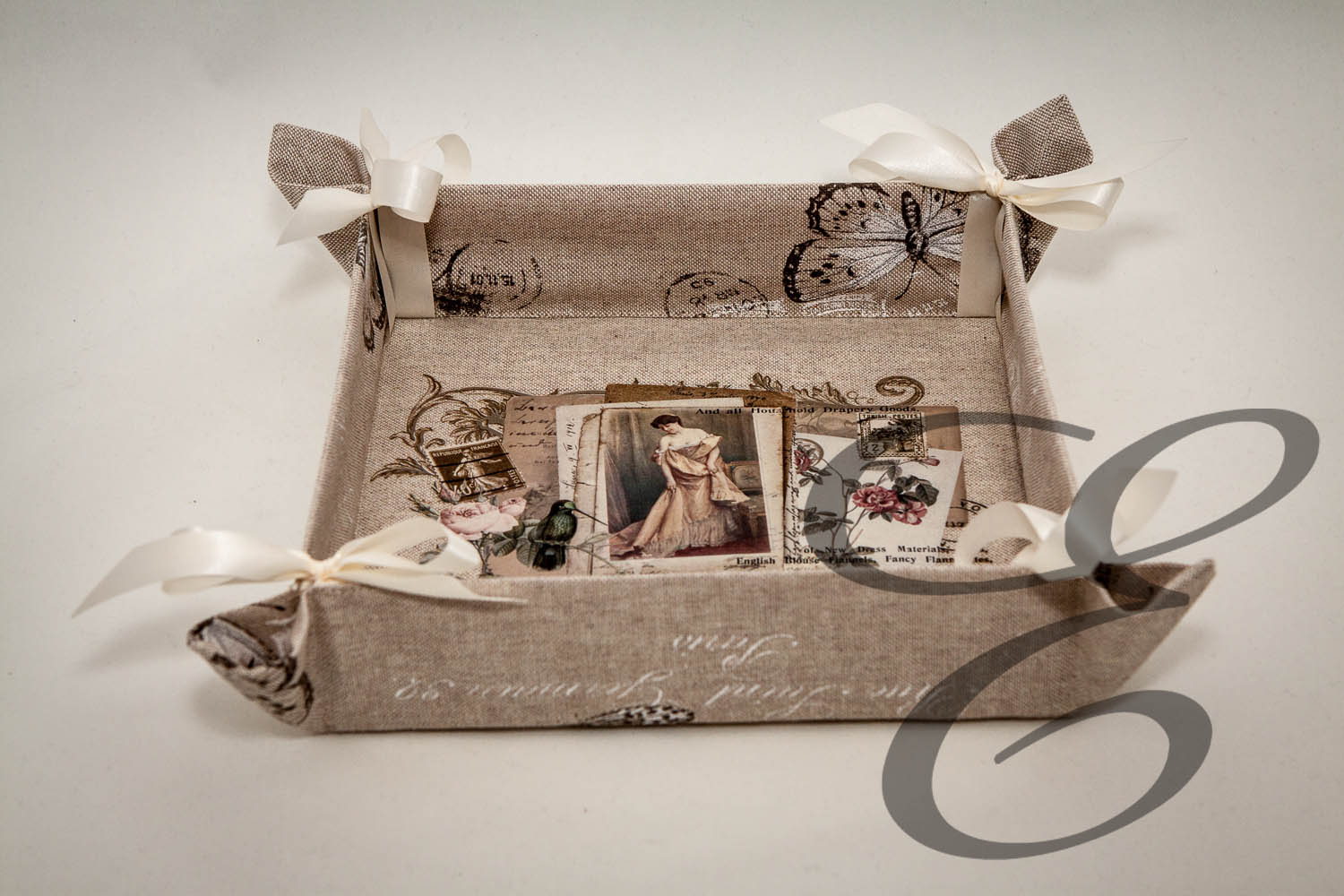 Serviertablett mit Rosenmotiv – Handgefertigtes Unikat von E-Family Jestetten