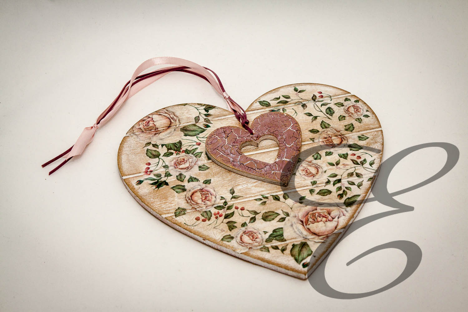 Deko-Herz Zweiseitig – Holz mit Rosenmotiv & Gold-Engelmotiv (Shabby Chic)