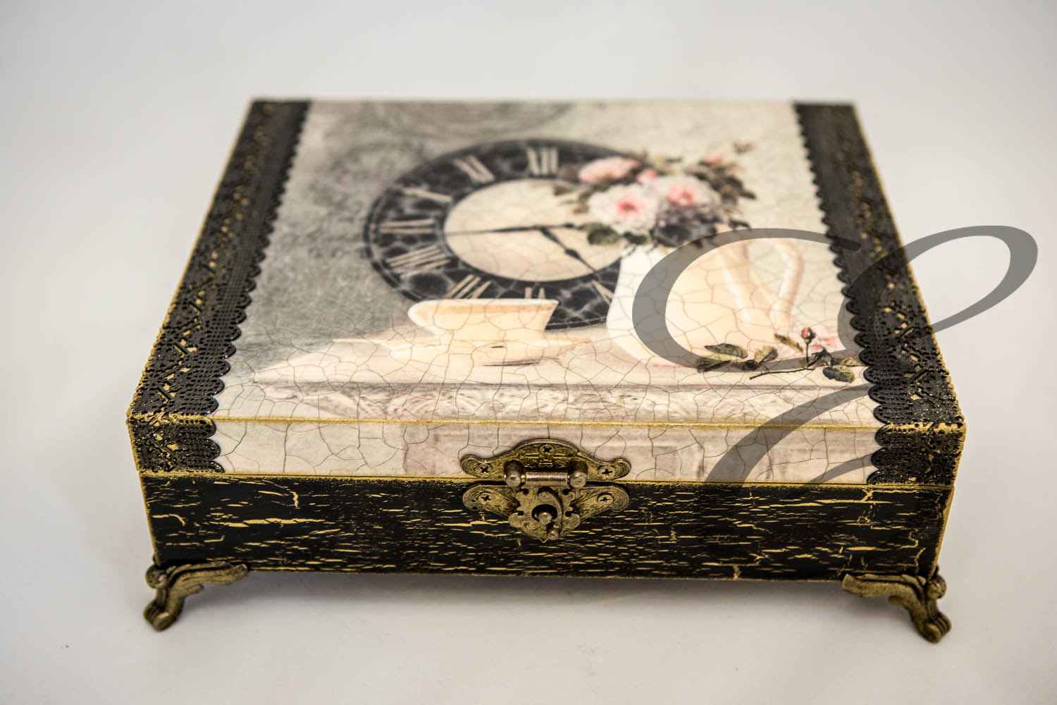 Teebox in Brauntönen mit Vintage-Uhrenmotiv
