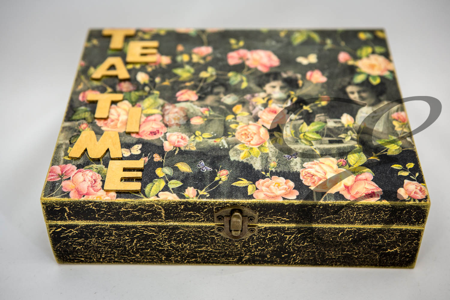 Tee Box Schwarz Gold mit Rosenmotiv – Handgefertigtes Unikat von E-Family Jestetten