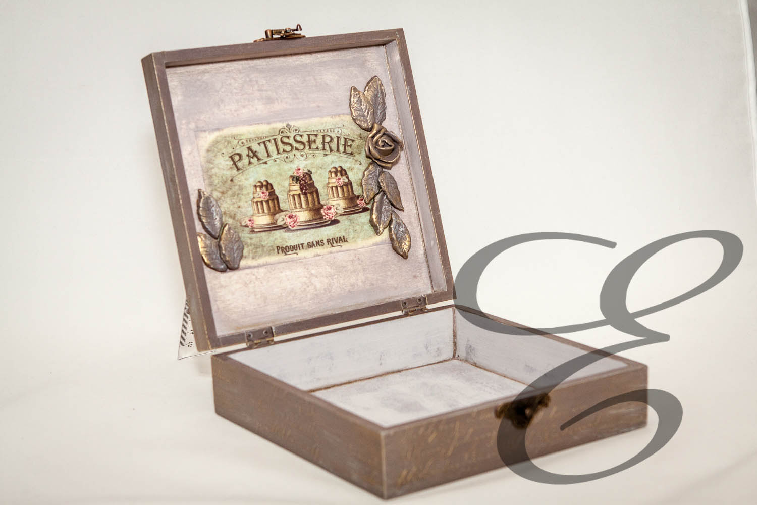 Schatulle Braun Gold mit Rosendeko – Handgefertigtes Unikat von E-Family Jestetten
