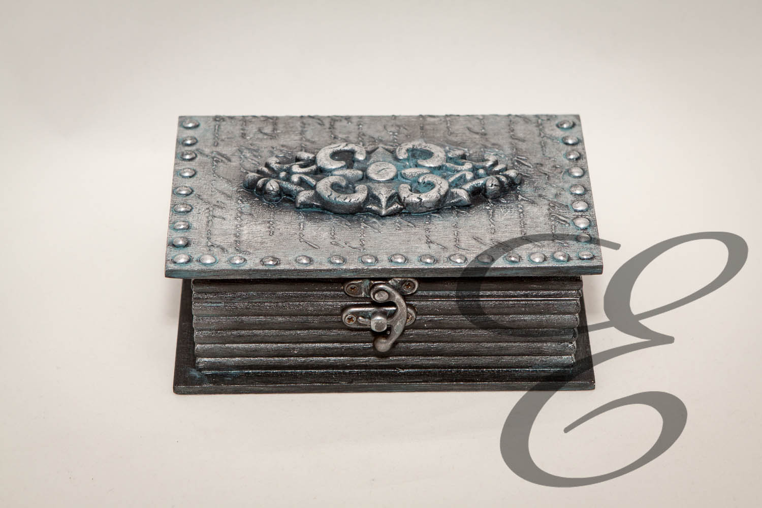 Schatulle Silber Grau Verziert mit Ornamenten – Handgefertigtes Unikat von E-Family Jestetten