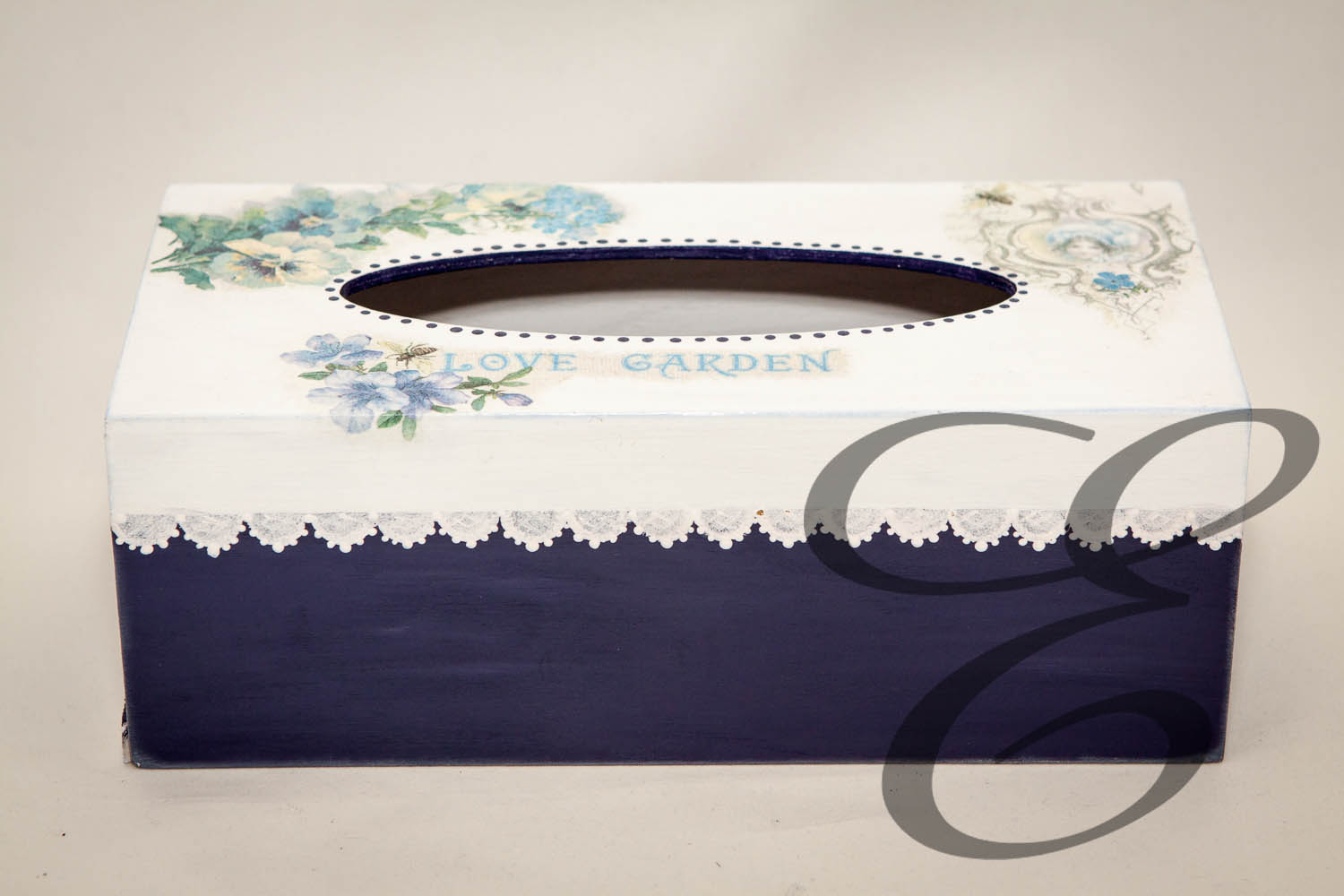 Kosmetiktücherbox Blau Weiß mit Blumenmotiv – Handgefertigtes Unikat von E-Family Jestetten